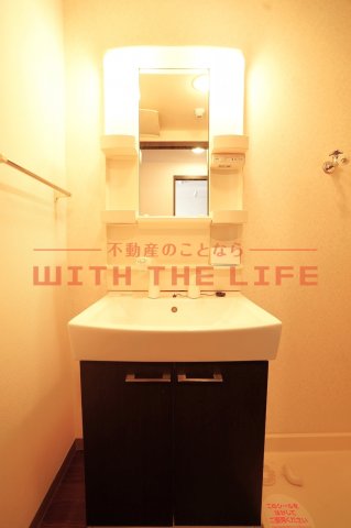洗面設備　独立洗面台あり、毎朝おしゃれに忙しい女性の方におすすめです