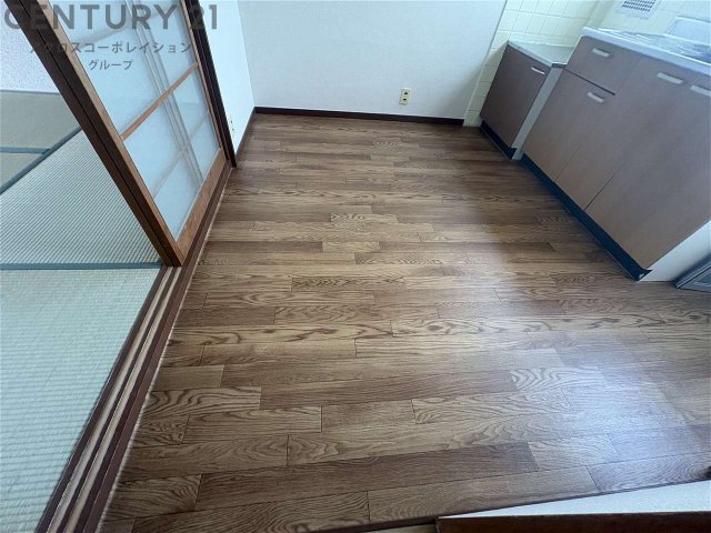 居室・リビング　窓があって明るいキッチンスペース