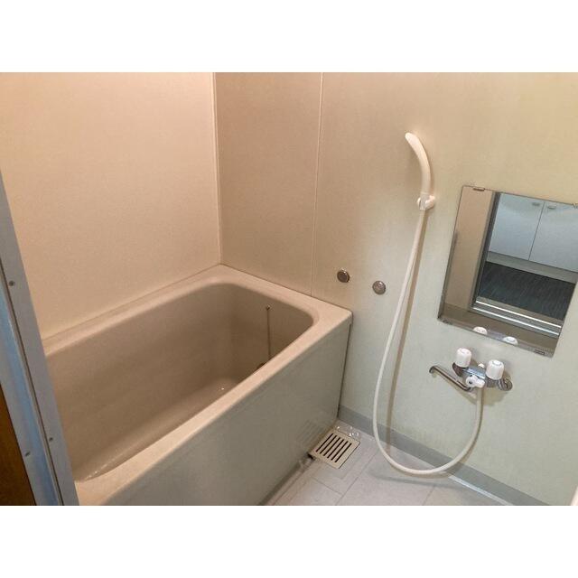 バス・シャワールーム　コンパクトで使いやすいお風呂です