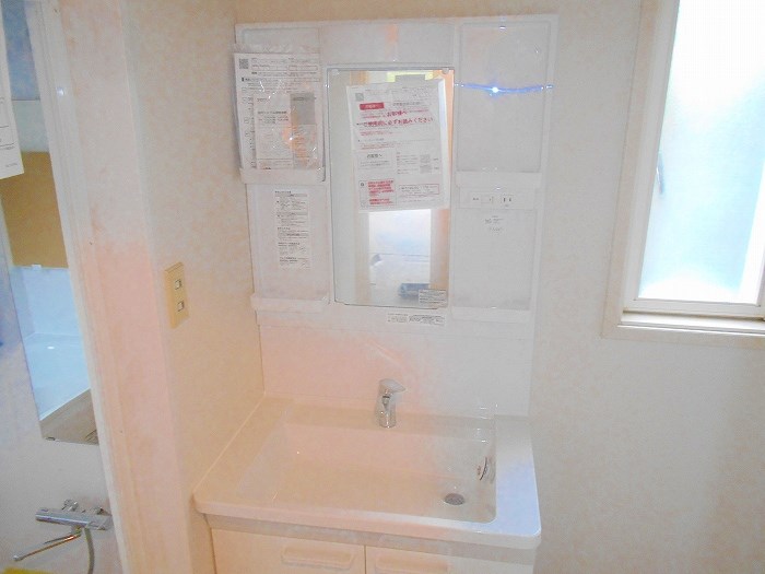 洗面設備　反転写真