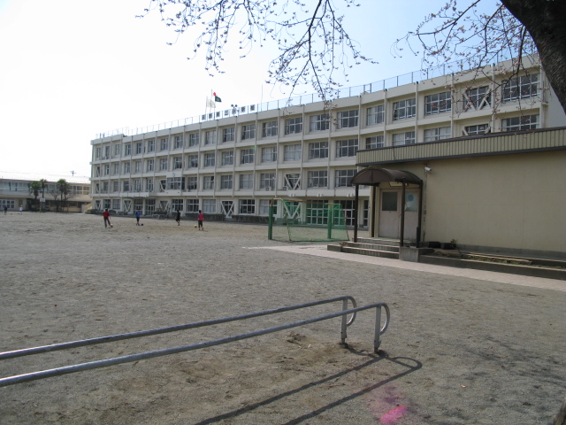 中学校　日野第二中学校（中学校）まで1234m