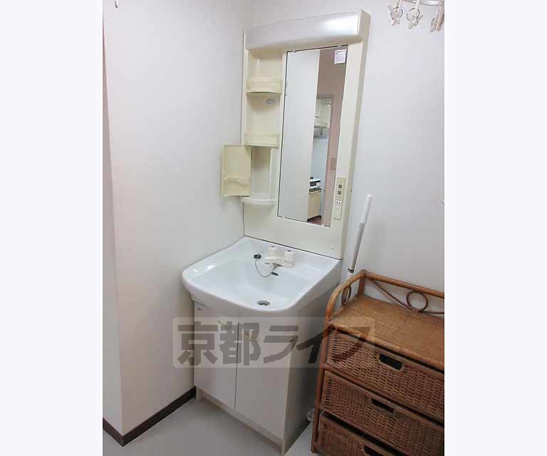 洗面設備　収納タップリの洗面台です！