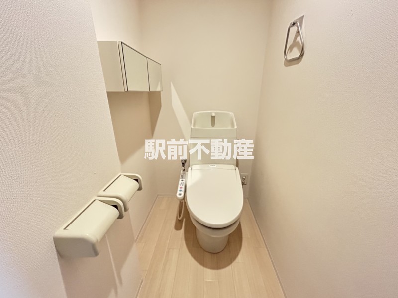 トイレ　収納棚付きトイレ☆