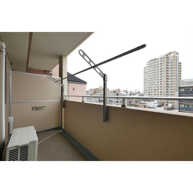 バルコニー　暖かな日差しのふりそそぐバルコニー