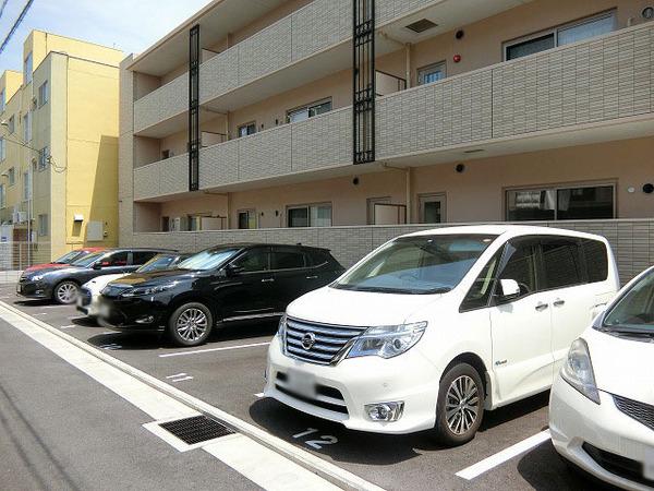 駐車場　敷地内駐車場！