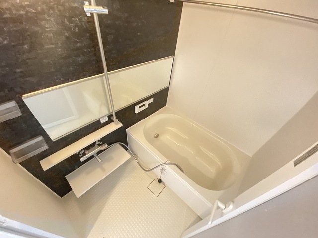 バス・シャワールーム　浴室乾燥機、追焚機能付の広々バスルーム！