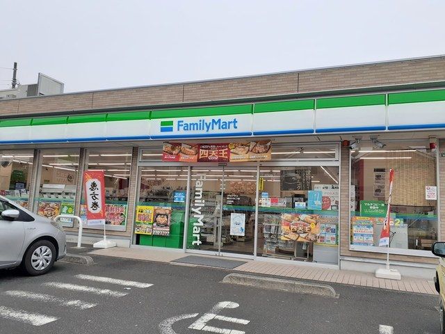 コンビニ　FamilyMart（コンビニ）まで220m