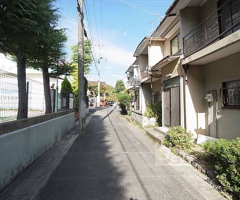 その他　前面道路です。