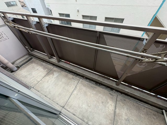 バルコニー　バルコニーからの眺めを楽しみながら食事をしませんか