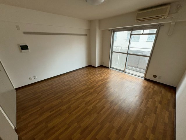 居室・リビング　こちらの居間で趣味の時間をお楽しみください