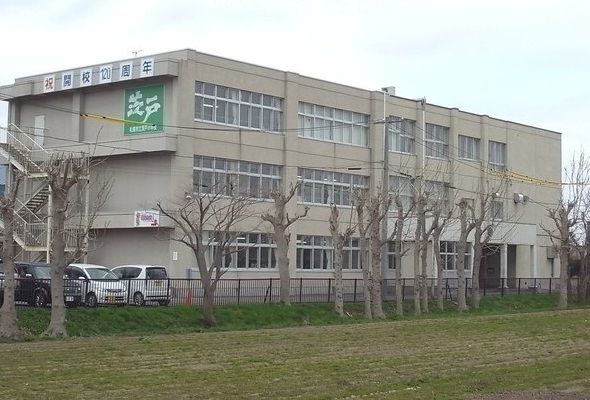 小学校　茨戸小学校（小学校）まで370m