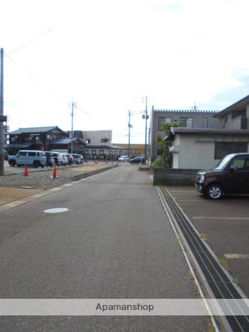 その他　前面道路（その他）まで0m