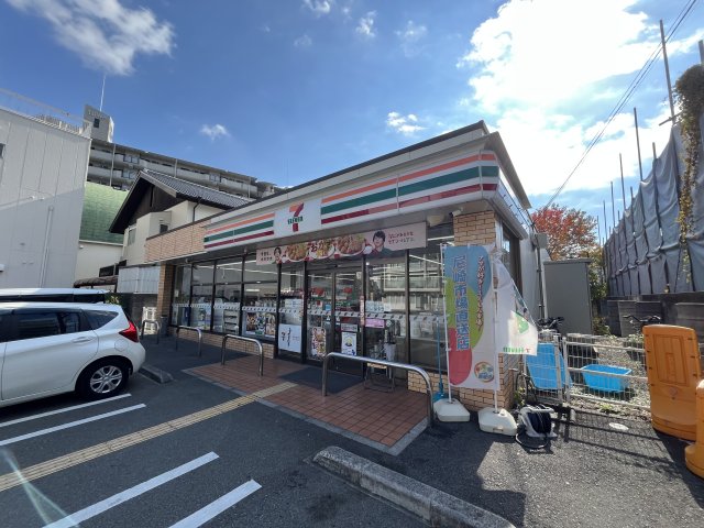 コンビニ　セブン－イレブン　伊丹３丁目店（コンビニ）まで236m