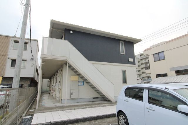 建物外観　駐車場