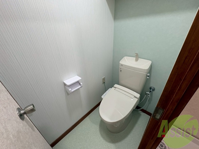 トイレ　トイレにウォシュレットが付いてるのは嬉しいですね。