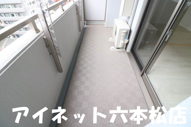 バルコニー　洗濯物はこちらへどうぞ。