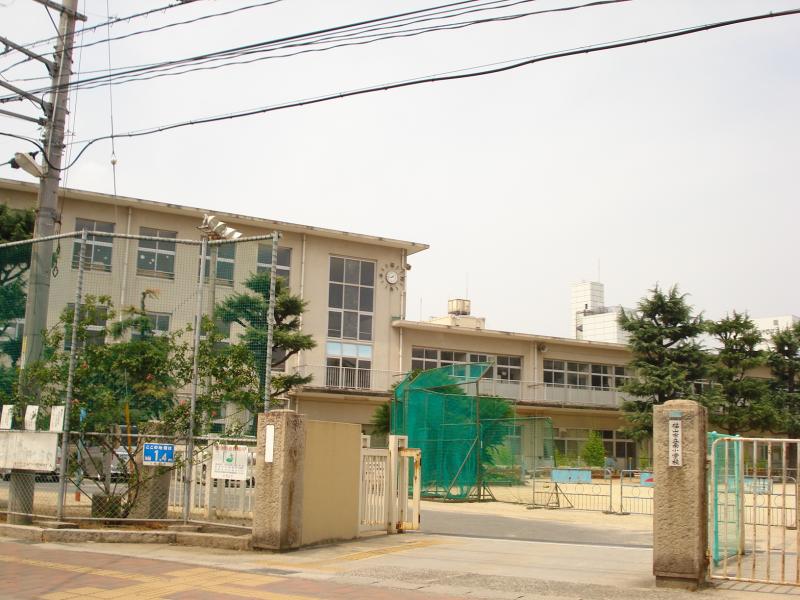 小学校　福山市立南小学校（小学校）まで432m