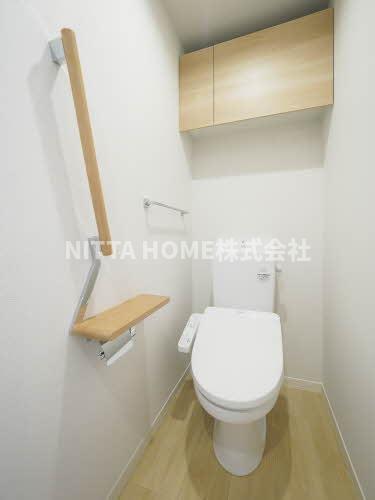 トイレ　暖房洗浄付きのトイレになります＊