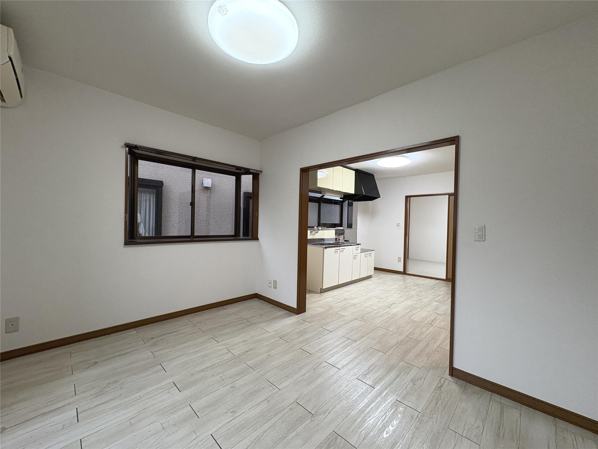 居室・リビング　角部屋２面採光のお部屋です
