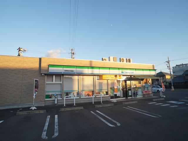 コンビニ　ファミリーマート（コンビニ）まで460m