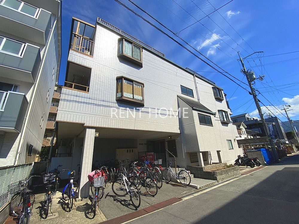 建物外観　鉄骨造　３階建