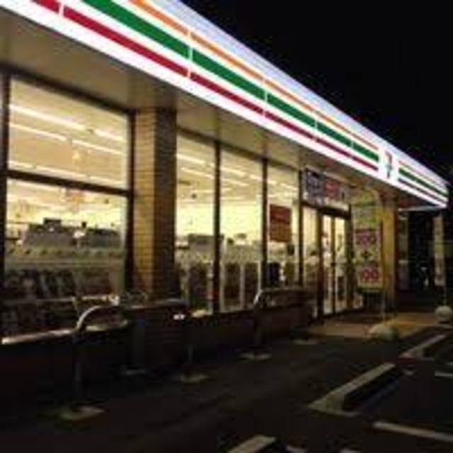 コンビニ　セブンイレブン京都上鳥羽鴨田店（コンビニ）まで970m