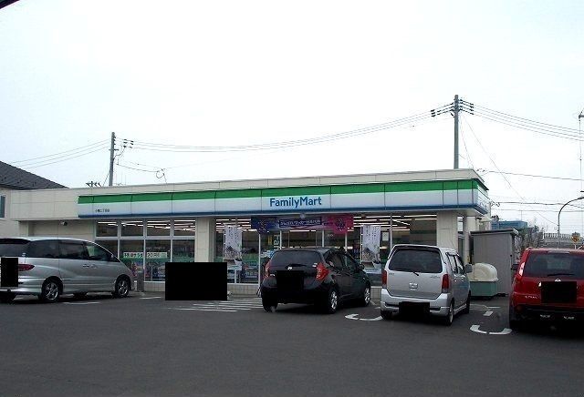 コンビニ　ファミリーマート小鶴２丁目店（コンビニ）まで700m
