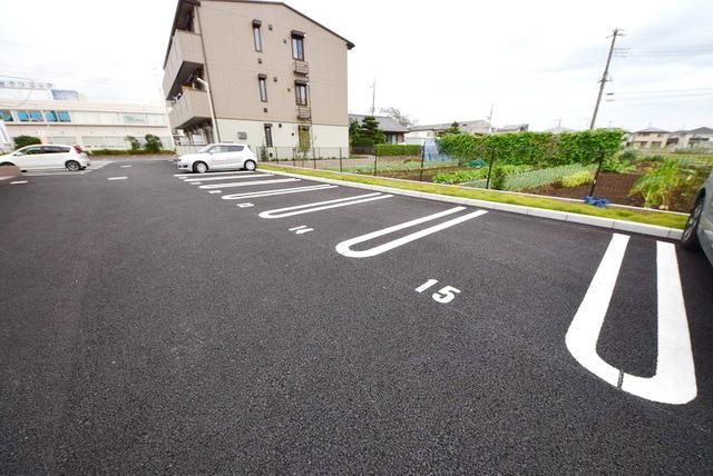 駐車場　広々とした駐車場