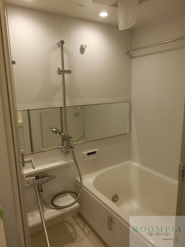 バス・シャワールーム　※同タイプの別のお部屋です。