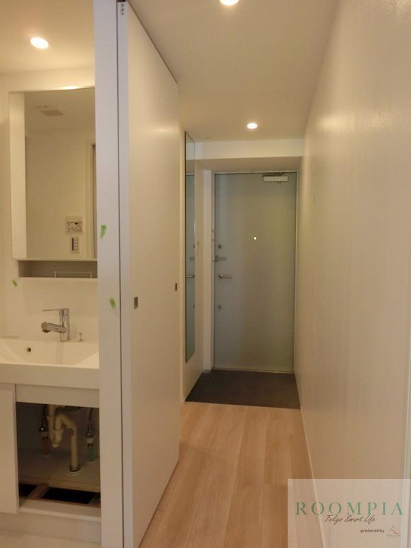 玄関　※同タイプの別のお部屋です。