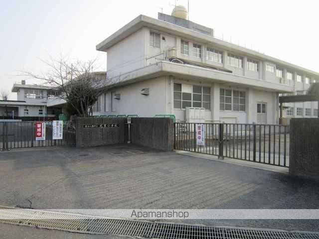 小学校　近江八幡市立北里小学校（小学校）まで585m