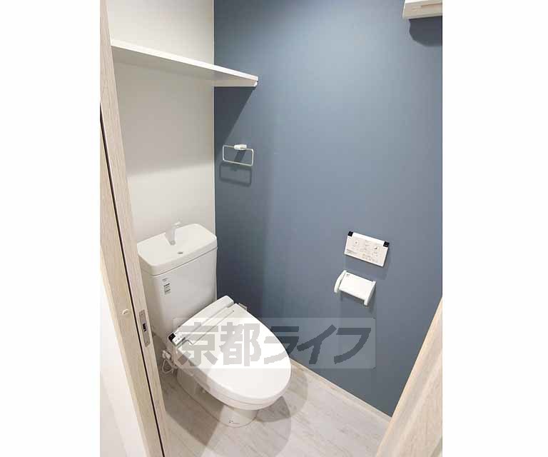トイレ　落ち着く色調のトイレット
