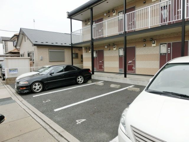 駐車場　敷地内に駐車場あります