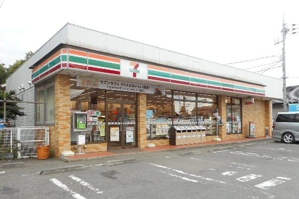 コンビニ　セブンイレブン（コンビニ）まで800m