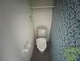 トイレ　素敵な壁紙のトイレです。温水洗浄便座付きなので快適です