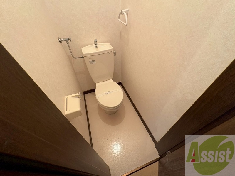 トイレ　こちらはトイレです。清潔感があり、安心して使用できます。
