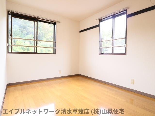 居室・リビング　こちらの居間で趣味の時間をお楽しみください