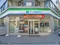 コンビニ　ファミリーマート恵比寿駅南店（コンビニ）まで181m