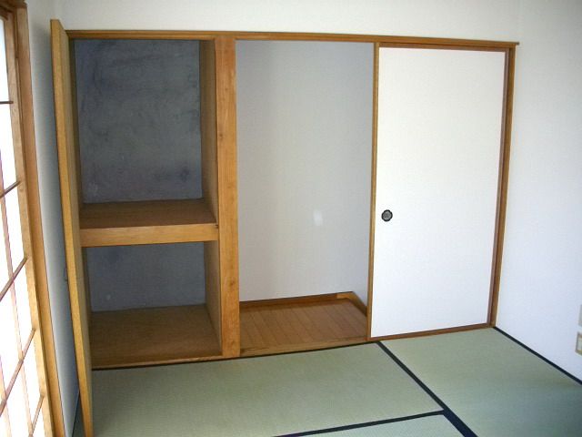 収納　押入付きの６帖和室