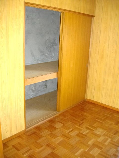 その他　大きな押入付きで便利です