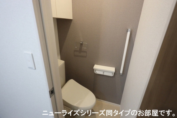 トイレ　※参考写真　同建築メーカー施工の同間取完成他物件のものです。