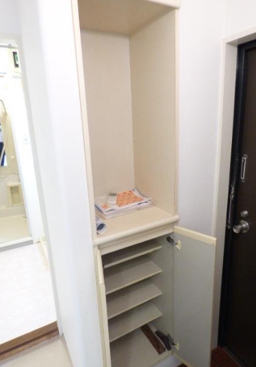 玄関　※別部屋参考写真☆玄関にはシューズBOXあり☆