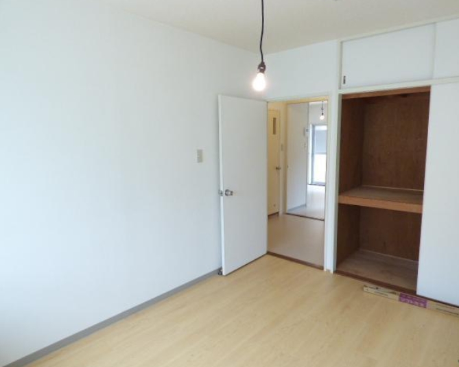 居室・リビング　※別部屋参考写真☆角部屋・三面採光で明るい室内☆