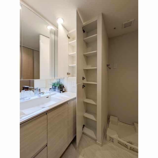 洗面設備　写真は同タイプ住居です。