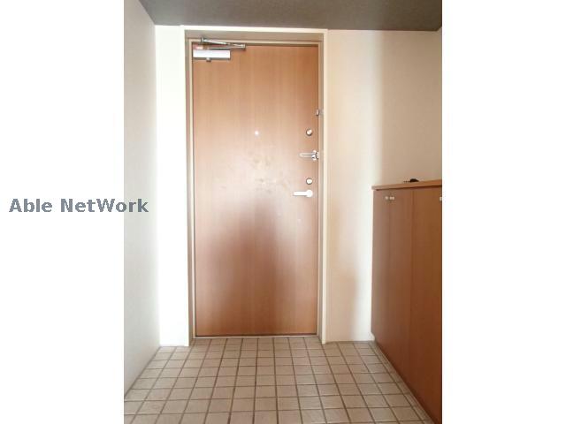 玄関　※同一建物、他部屋の写真です。