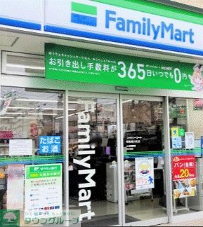 コンビニ　ファミリーマート昭和滝川町店（コンビニ）まで710m