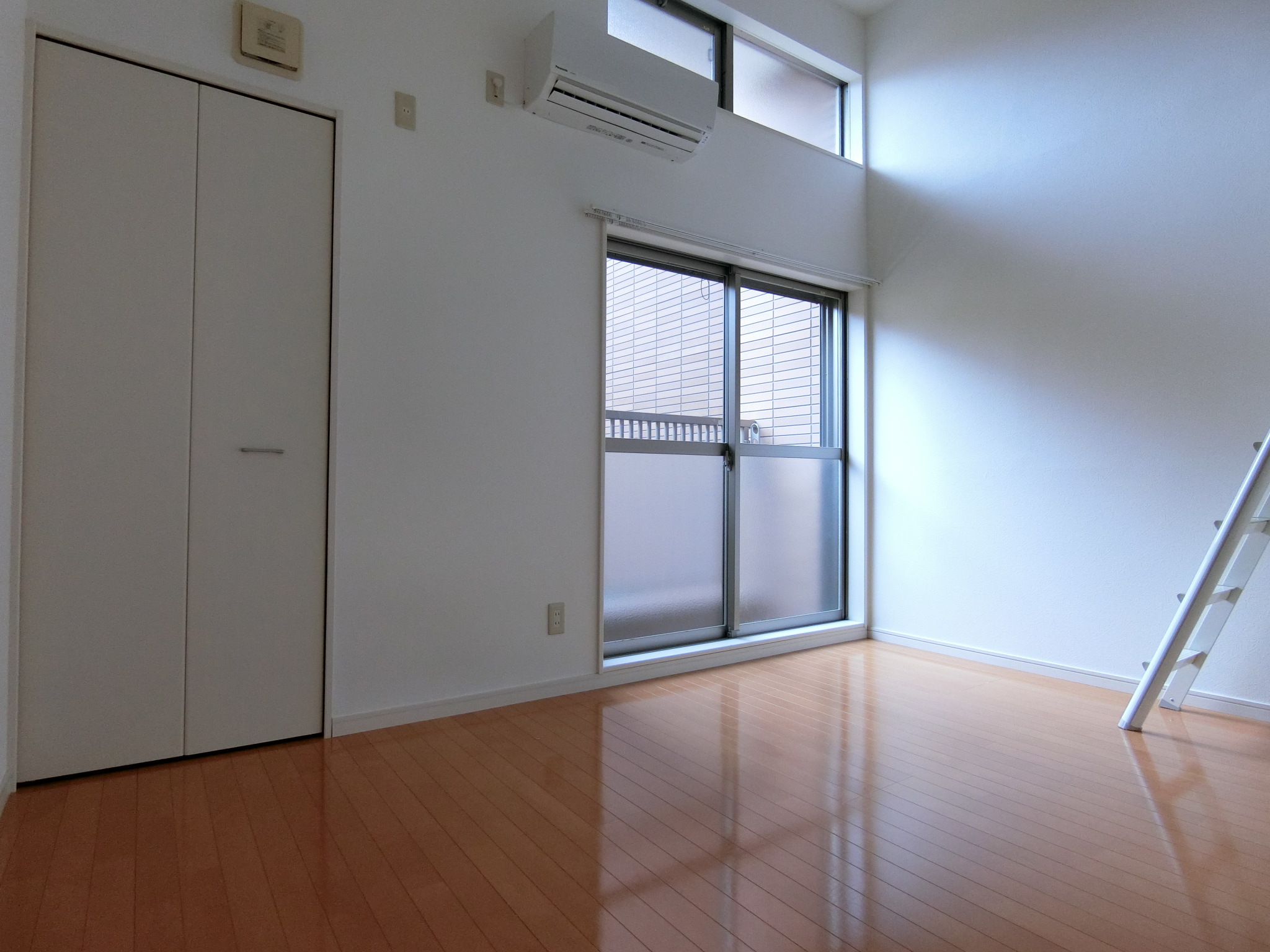 居室・リビング　以下別部屋写真です