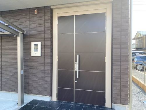 エントランス　共用エントランスはオートロック仕様