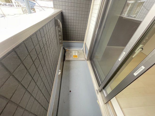 バルコニー　暖かな日差しのふりそそぐバルコニー