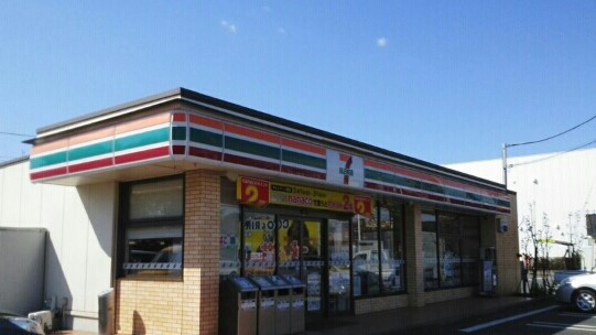 コンビニ　セブンイレブン（コンビニ）まで1240m